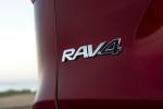 Toyota RAV4 Limited Hybrid 2018 года (NA)